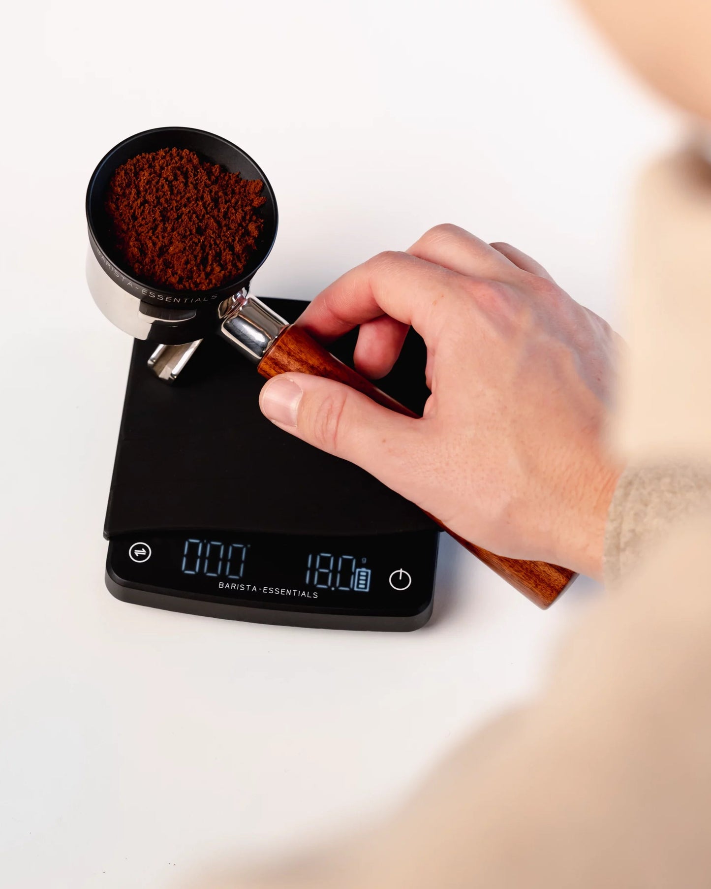 Kaffeewaage mit automatischer Zeitschaltuhr von Barista-Essentials mit Siebträger