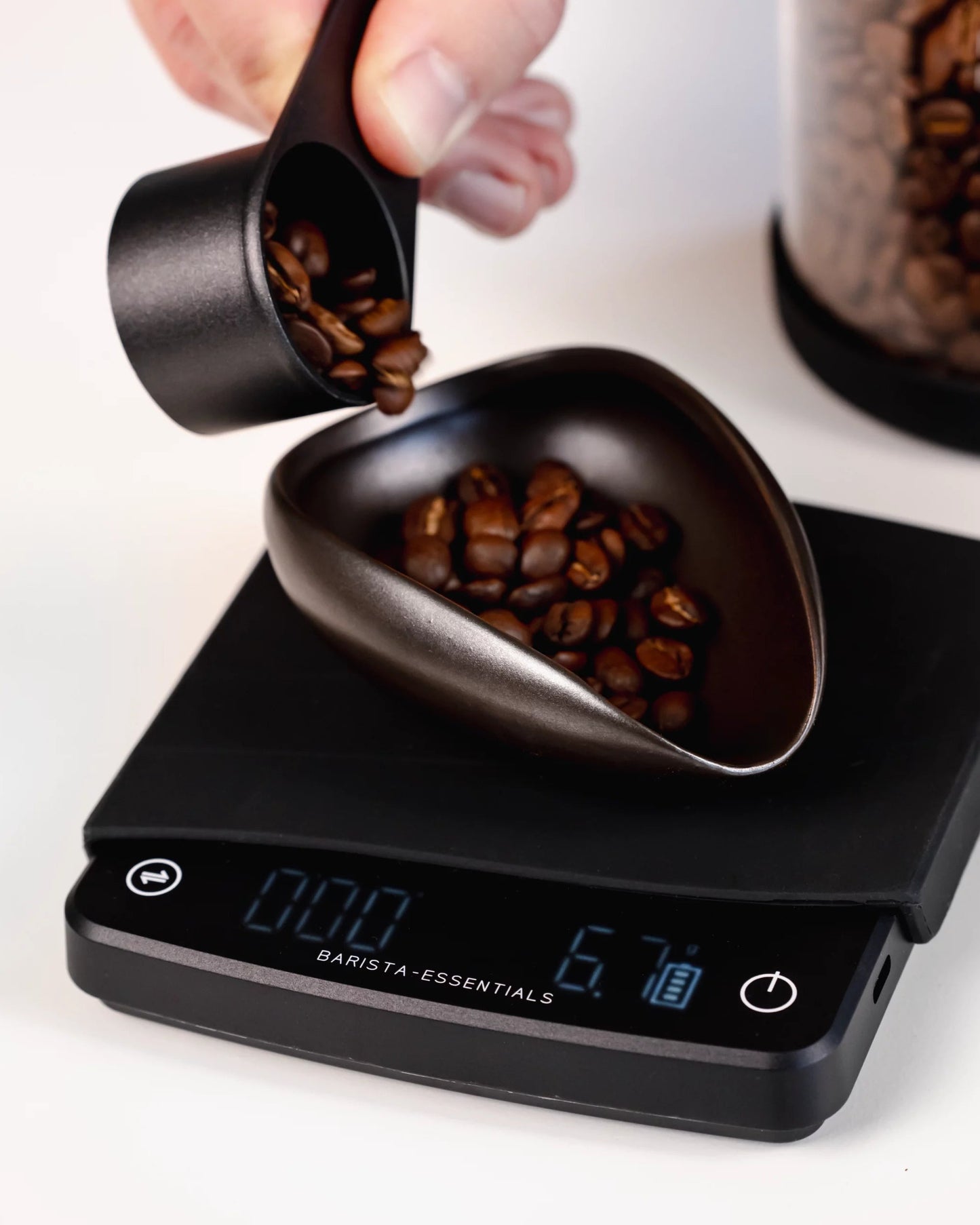 Kaffeewaage mit automatischer Zeitschaltuhr von Barista-Essentials mit Dosierfach und Kaffeebehälter