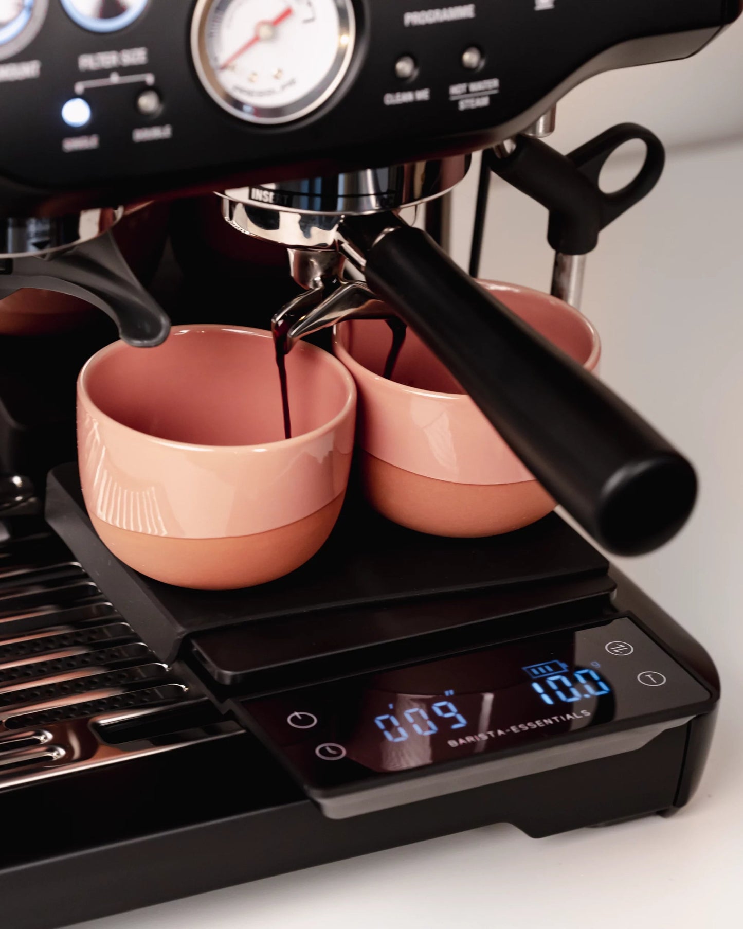 Kaffeewaage und Sage Siebträger