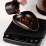 Kaffeewaage mit automatischer Zeitschaltuhr von Barista-Essentials mit Dosierfach und Kaffeebehälter