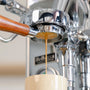 Bottomless portafilter in een espressomachine