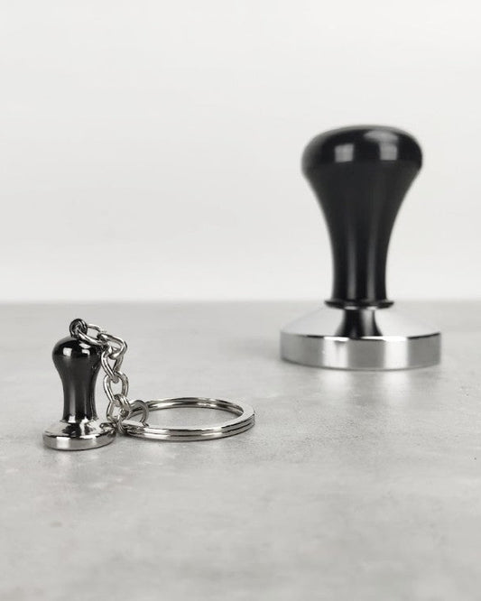 Barista-Kaffee-Schlüsselanhänger in Form eines Tamper