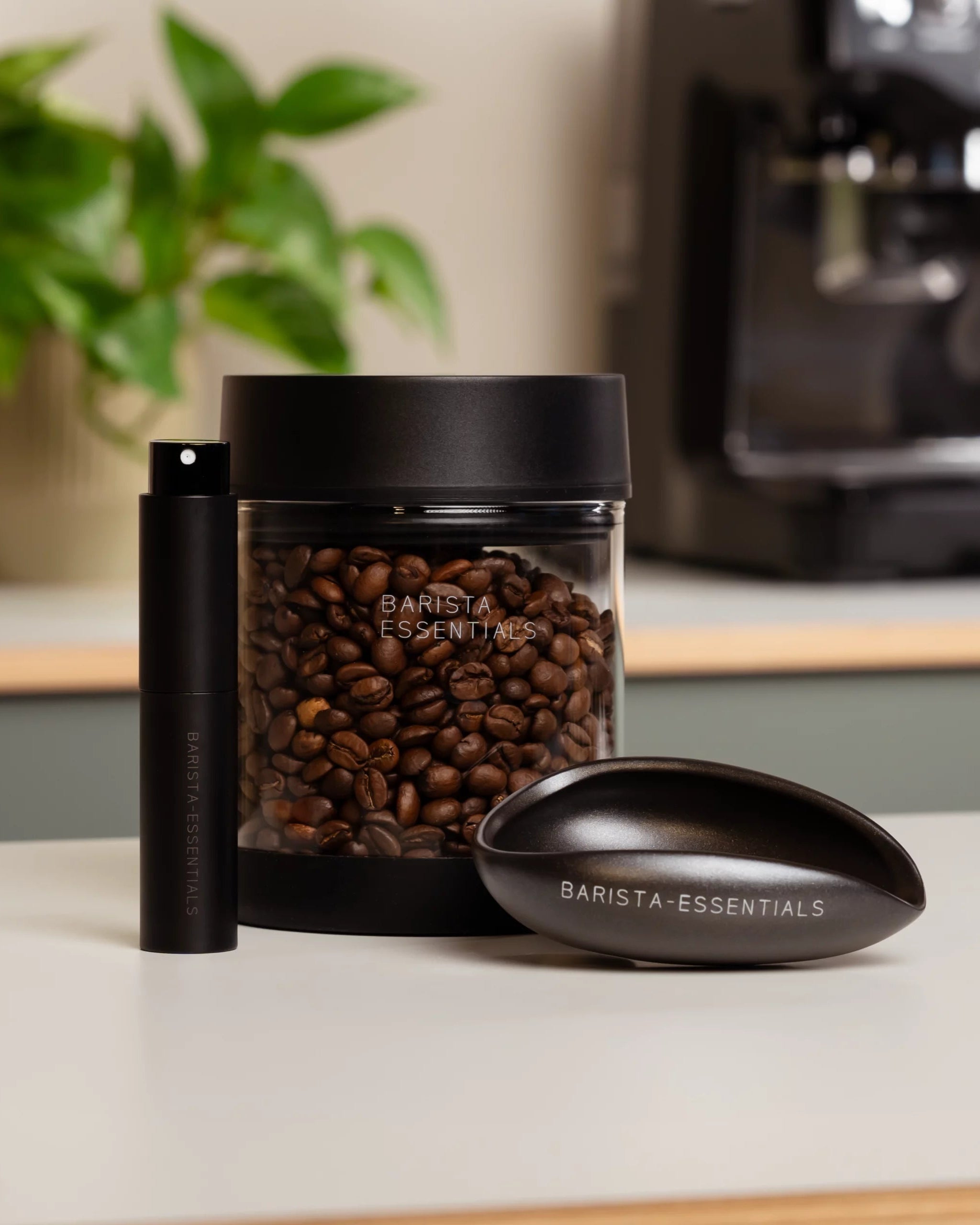 Enthält RDT-Spray, Dosierfach und Vakuum-Aufbewahrungsdose für Kaffeebohnen.